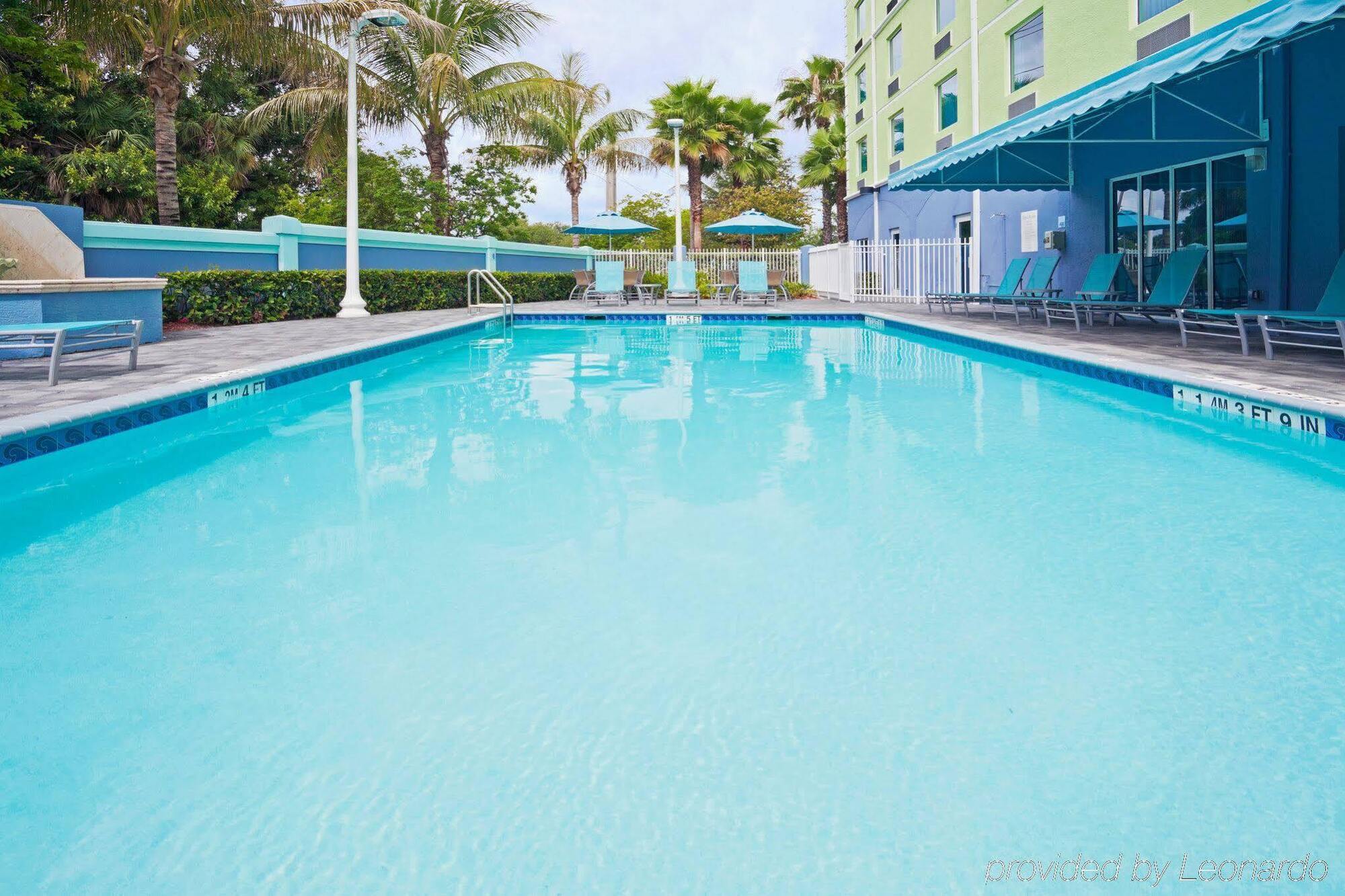 Holiday Inn Express Hotel & Suites Fort Lauderdale Airport/Cruise Port, An Ihg Hotel מראה חיצוני תמונה
